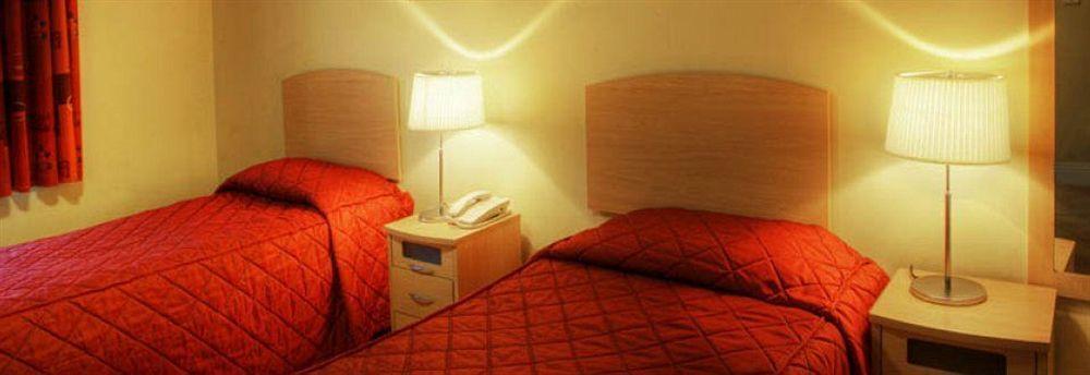 Breaffy Woods Hotel Касълбар Екстериор снимка