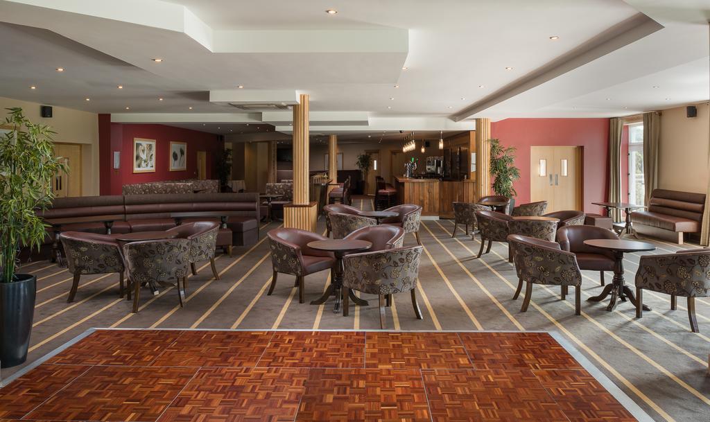 Breaffy Woods Hotel Касълбар Екстериор снимка