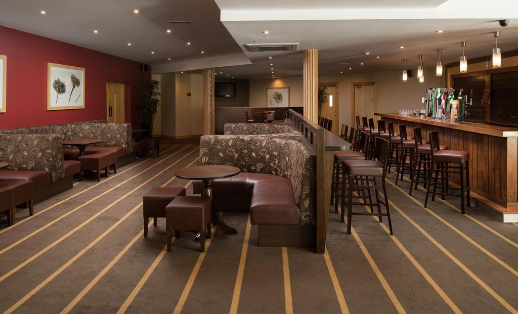 Breaffy Woods Hotel Касълбар Екстериор снимка