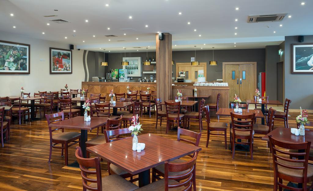 Breaffy Woods Hotel Касълбар Екстериор снимка