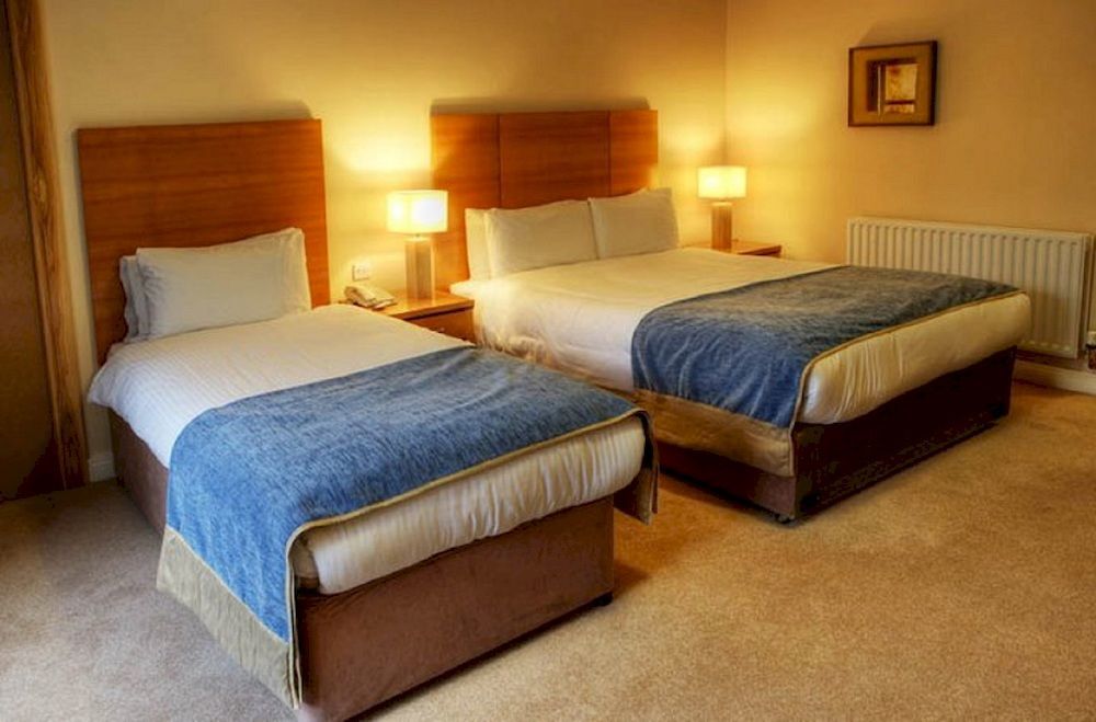 Breaffy Woods Hotel Касълбар Екстериор снимка