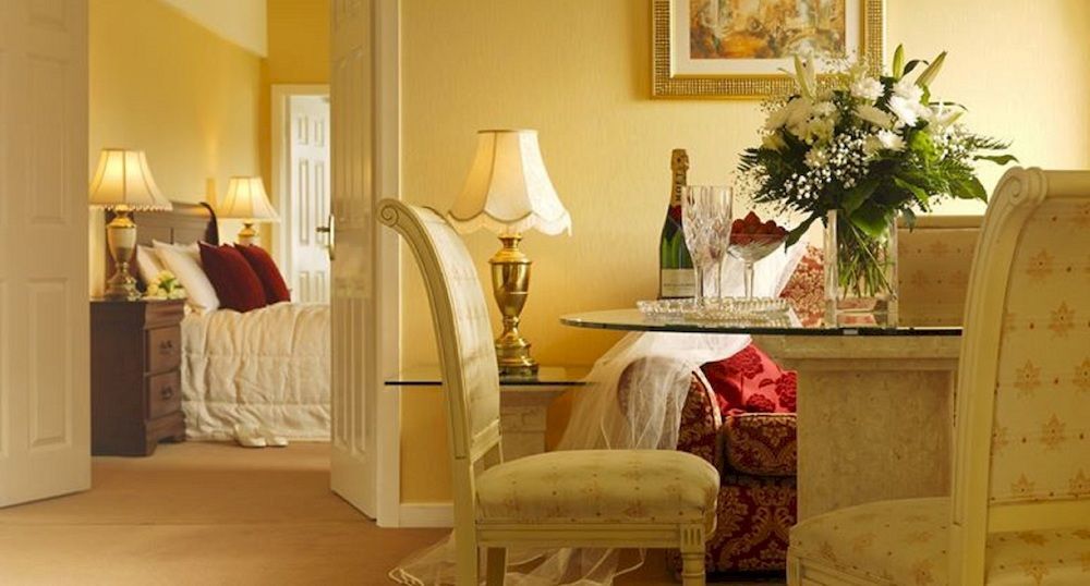 Breaffy Woods Hotel Касълбар Екстериор снимка