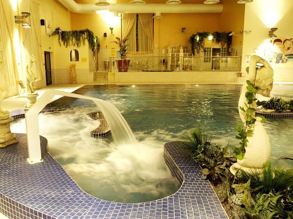 Breaffy Woods Hotel Касълбар Екстериор снимка