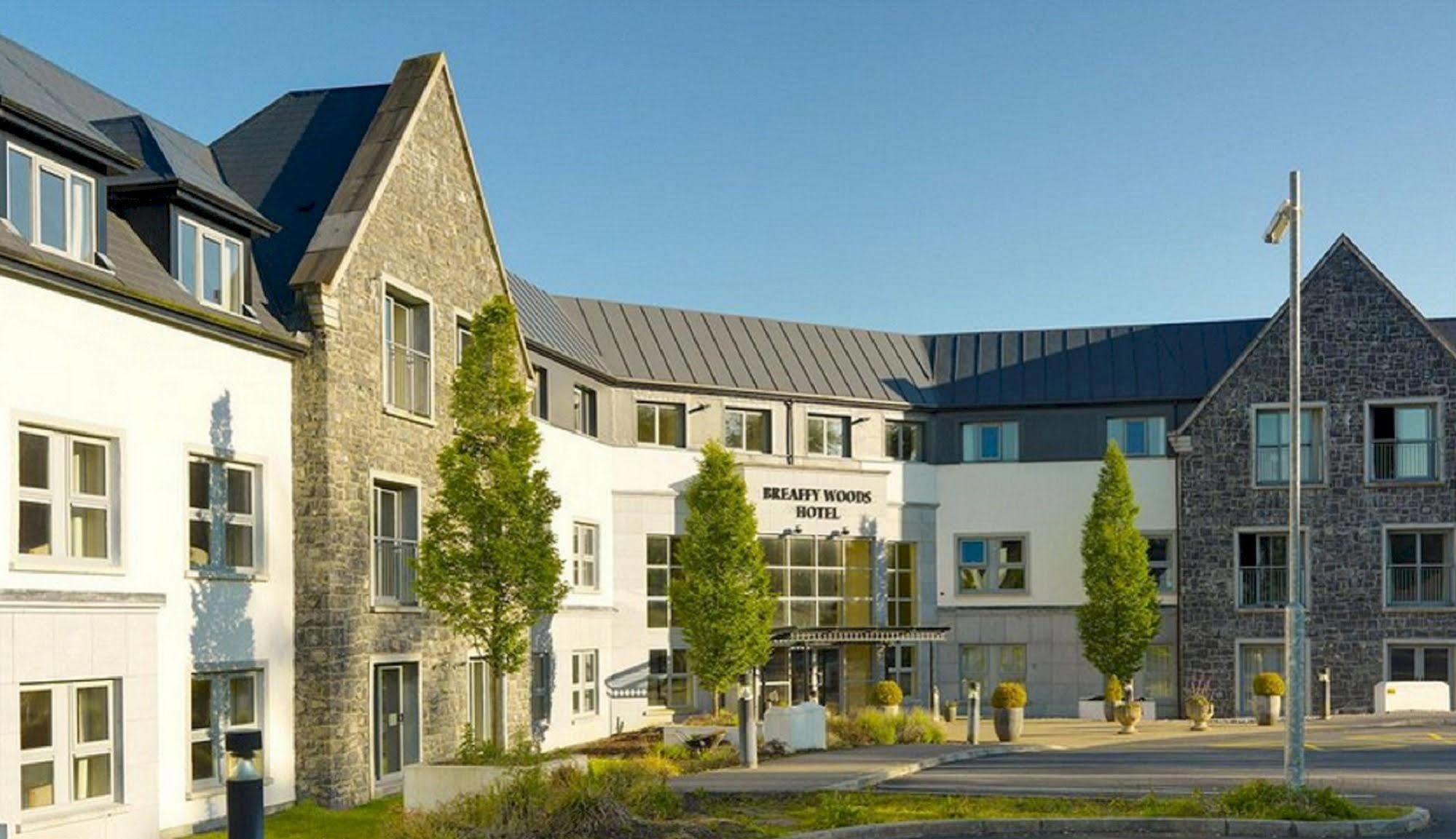 Breaffy Woods Hotel Касълбар Екстериор снимка