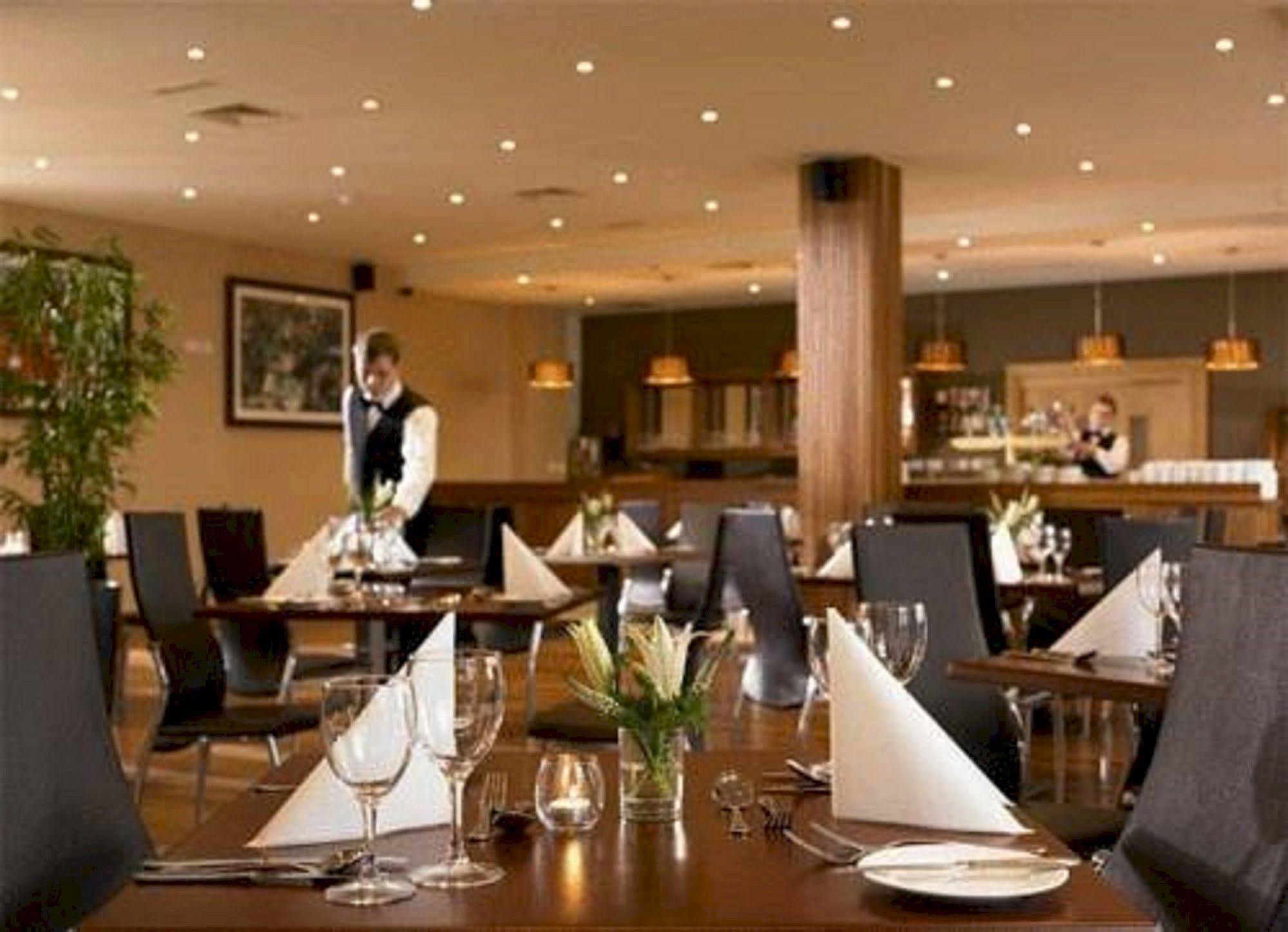 Breaffy Woods Hotel Касълбар Екстериор снимка