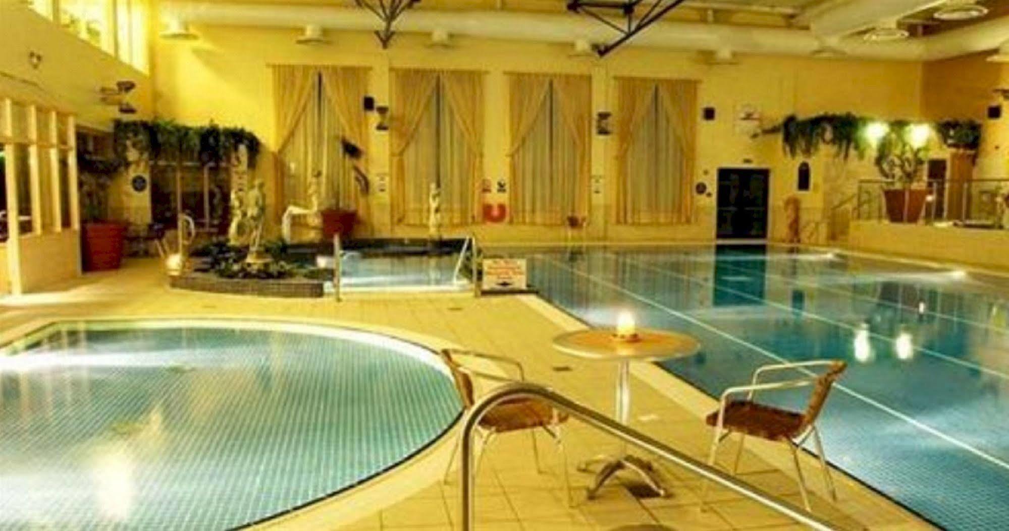 Breaffy Woods Hotel Касълбар Екстериор снимка