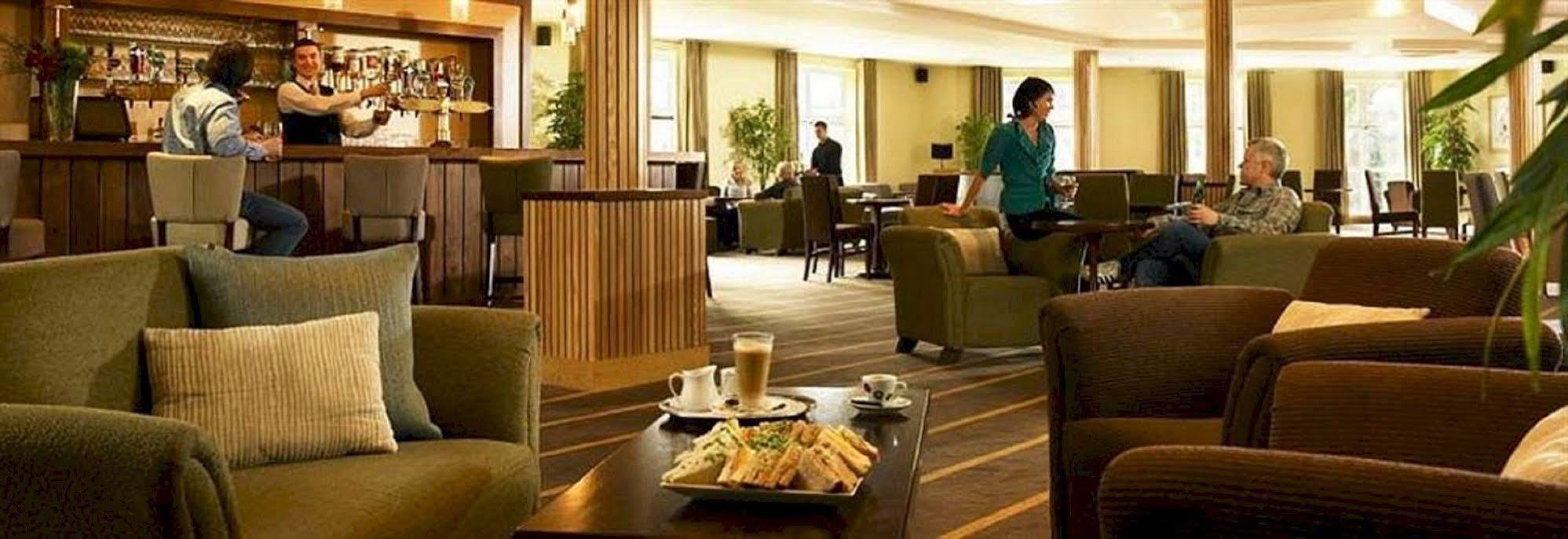 Breaffy Woods Hotel Касълбар Екстериор снимка
