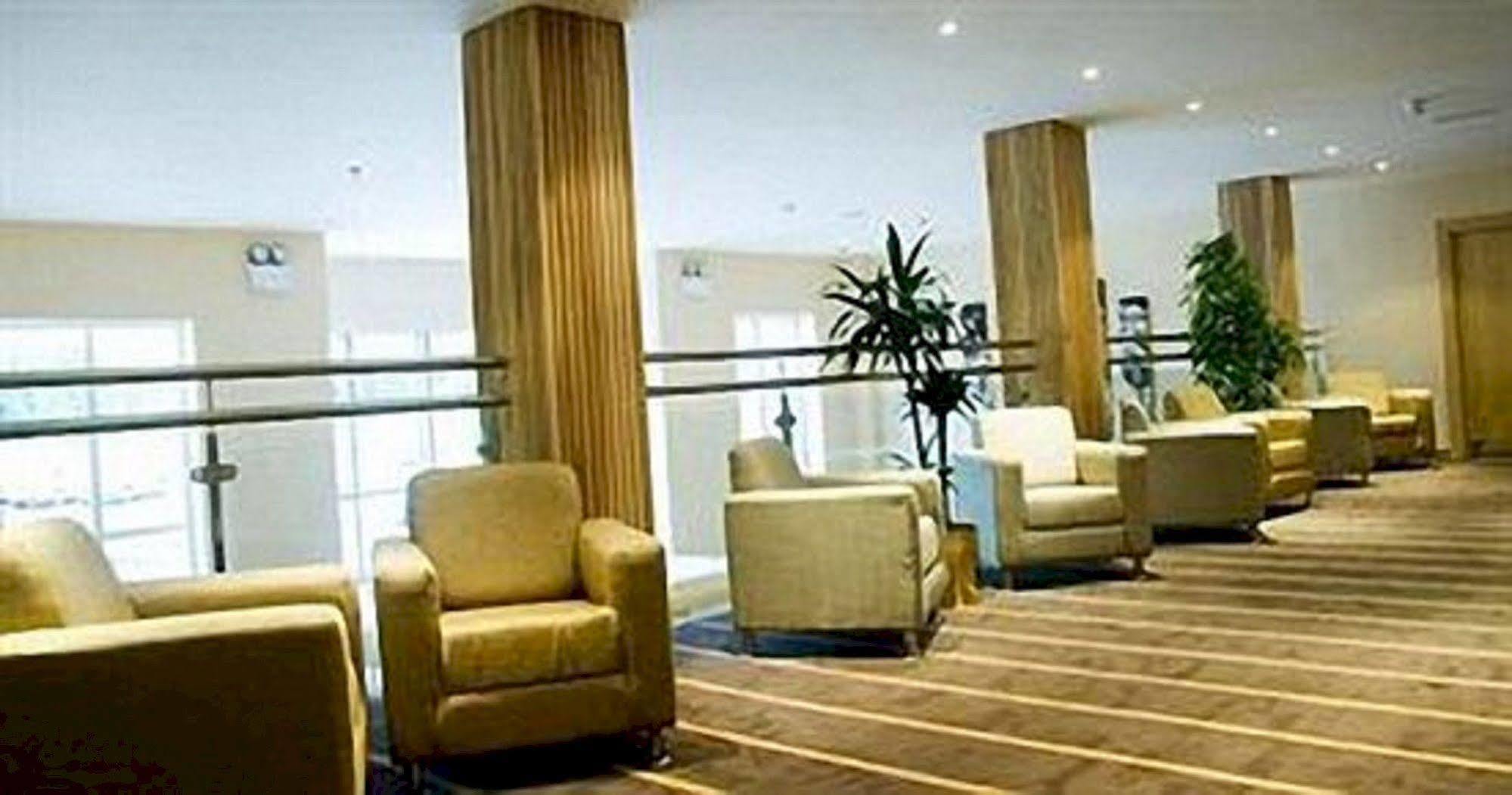 Breaffy Woods Hotel Касълбар Екстериор снимка